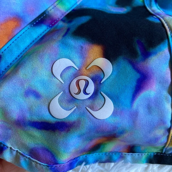 Lululemon Seawheeze Tracker Euphoria Multi Size 4 RARE & PERFECT - Picture 12 of 13